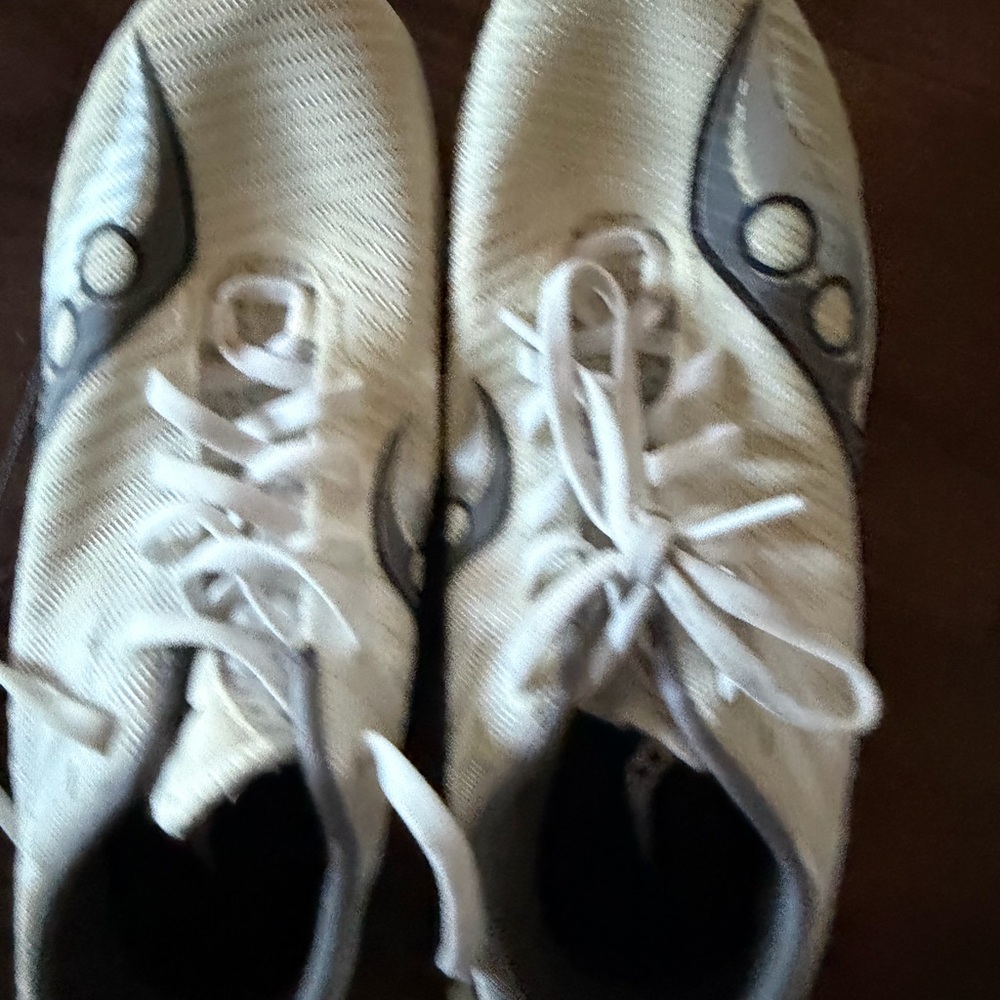 7.5 women’s track saucony shoes White and Gray Athletic Shoes